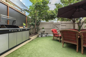 Mesmerising 3BR Home Cinema Room Spa Bath Sydney